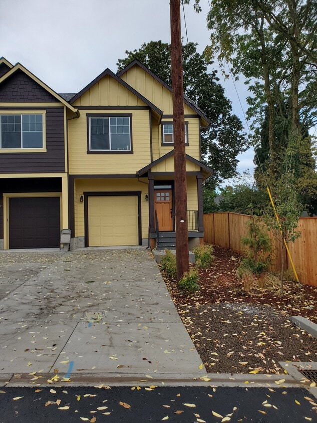 9767 N Hodge Ave, Portland, OR 97203 Townhome Rentals in Portland OR
