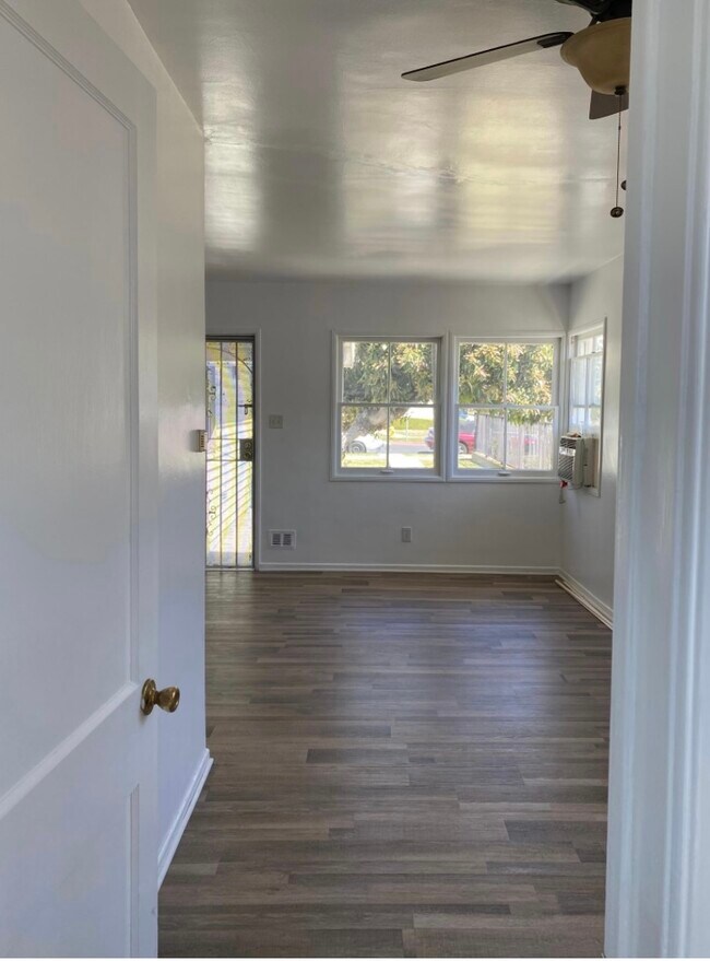 Foto del edificio - 2425 Schoolside Ave