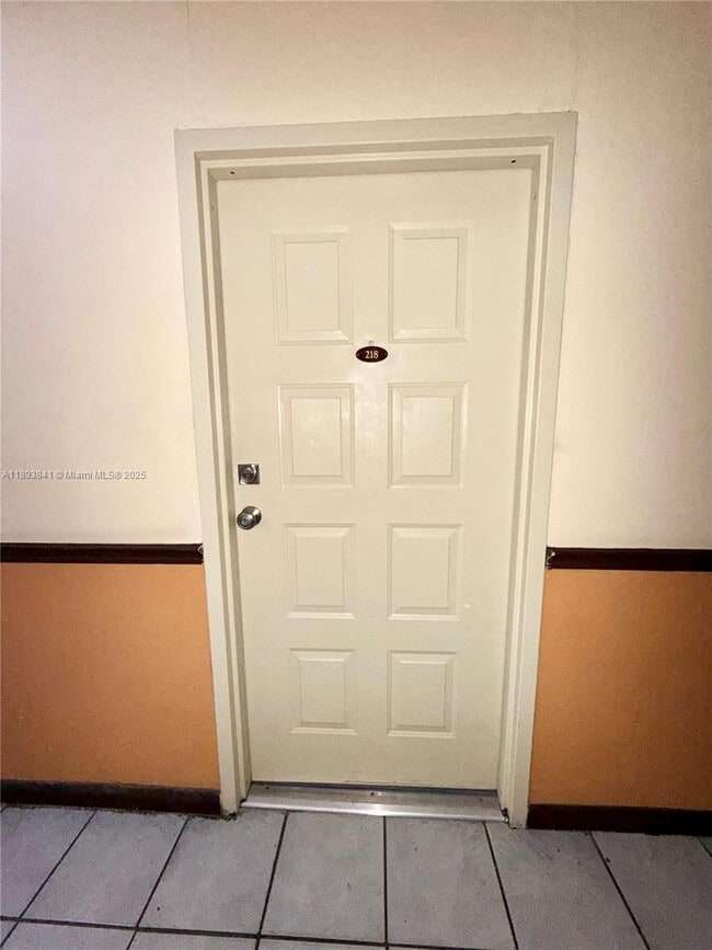 Foto del edificio - 8075 NW 7th St
