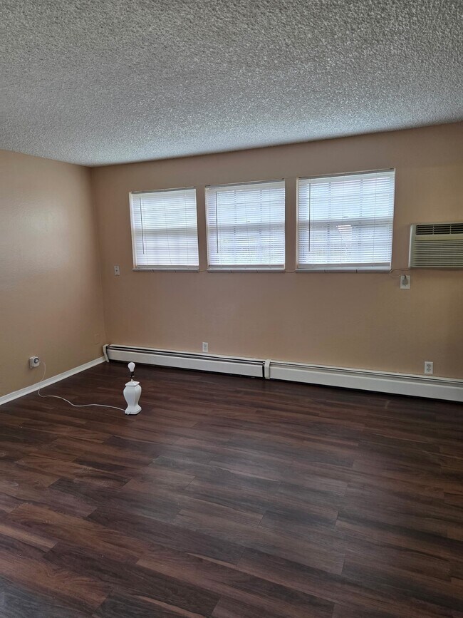 Foto del edificio - 16462 E 13th Pl