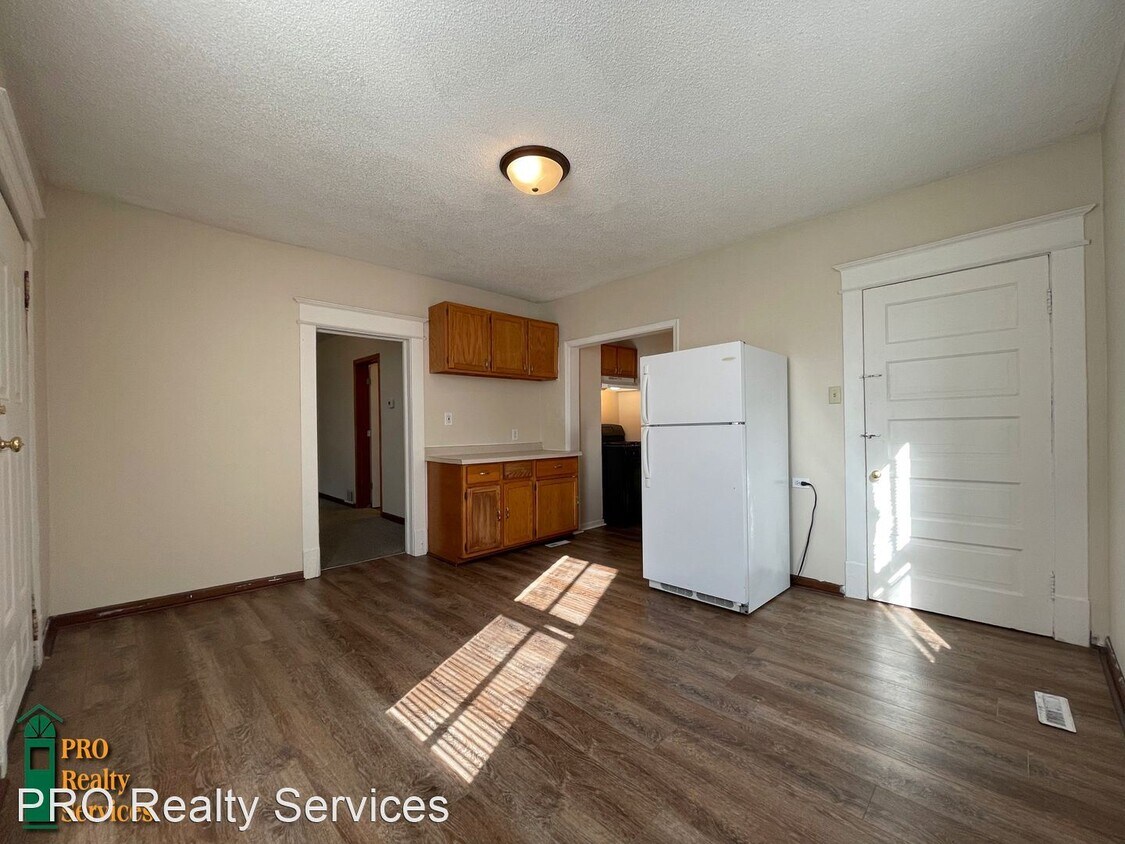 Primary Photo - 3 br, 1 bath House - 558 Western Ave N
