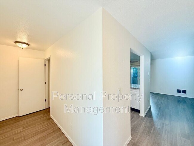 Foto del edificio - 3412 NE 66th Ave