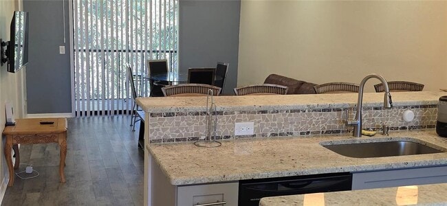 Foto del edificio - 22523 Westchester Blvd