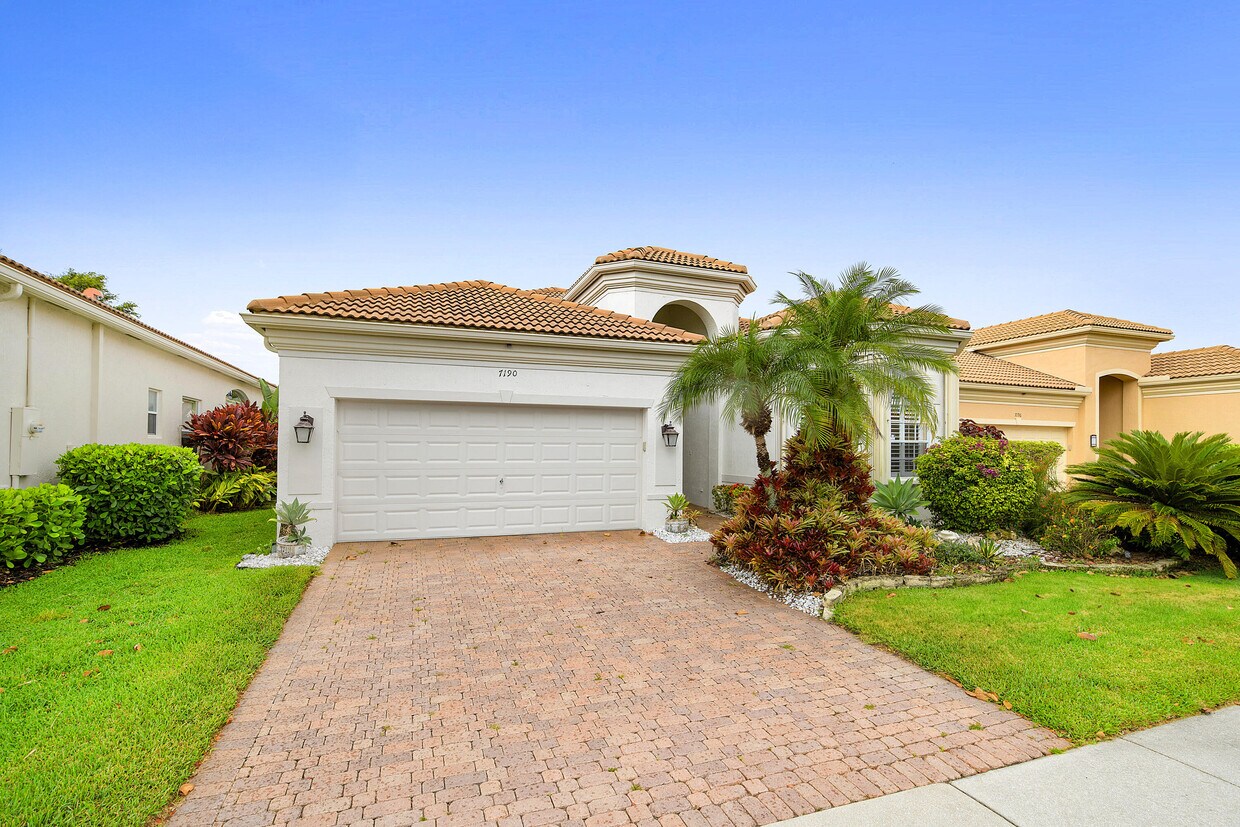 Foto principal - 7190 Lorenzo Ln