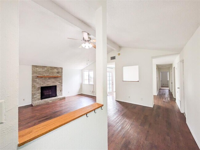 Building Photo - 205 Cloudview Dr