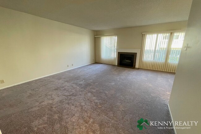 Foto del edificio - Large 3 Bedroom Townhouse in Great Neighbo...