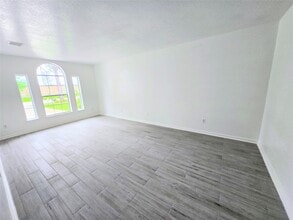 Building Photo - 4018 N Crystal Lake Cir