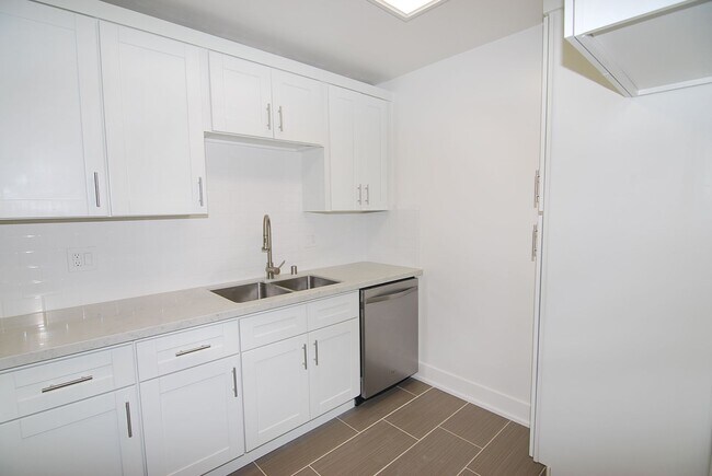 Foto del edificio - 2425 E 5th St
