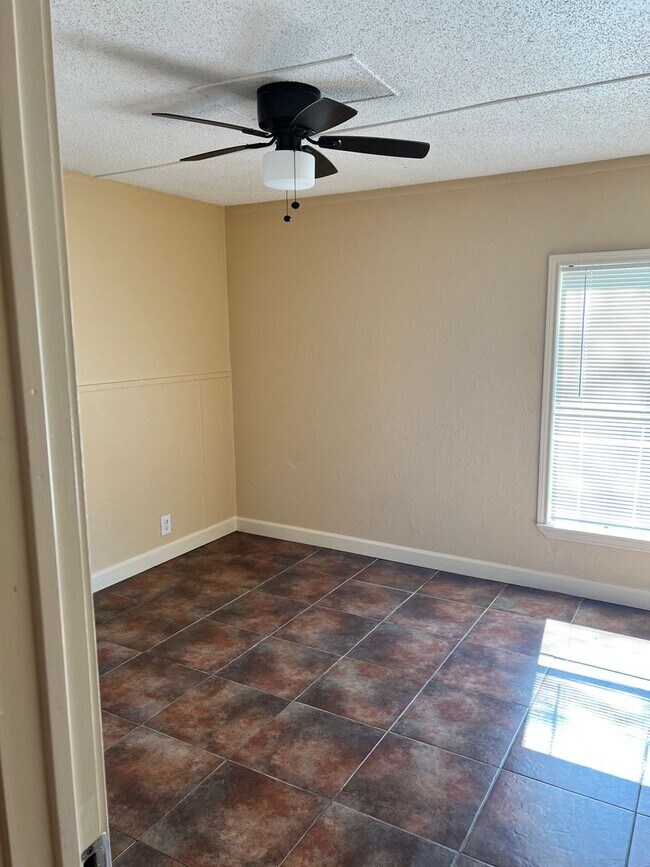 Foto del edificio - Introducing our 2 bedroom / 1 Bathroom Duplex For Rent in Beaumont, TX
