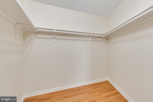 Building Photo - 307 Yoakum Pkwy