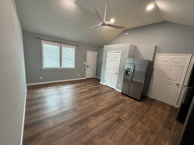 Foto del edificio - 6117 Carpenter Bridge Rd
