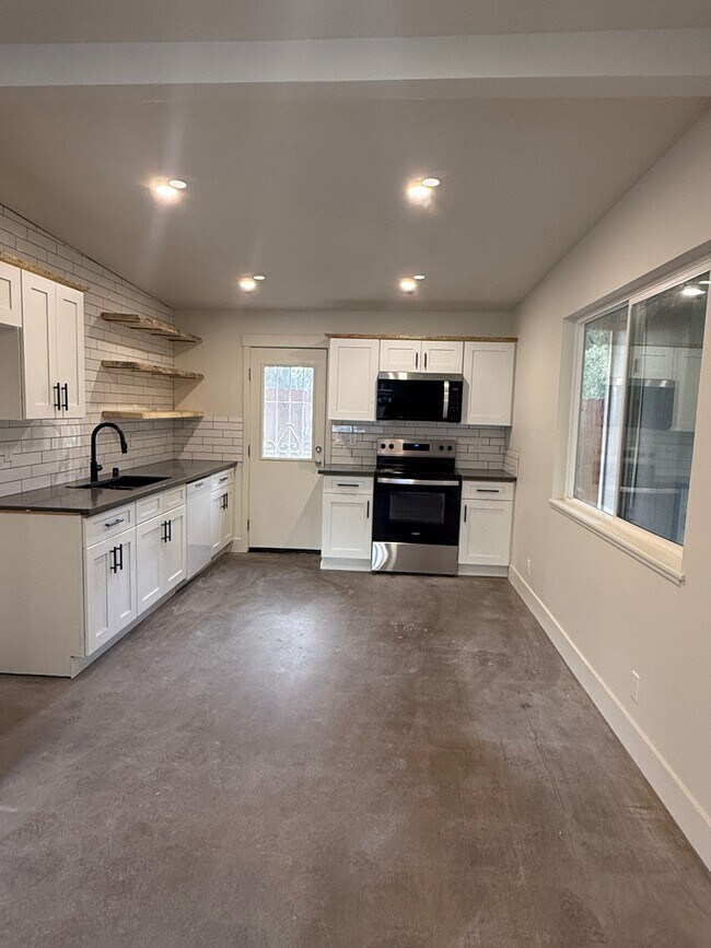 Foto del edificio - 2829 Manor Dr