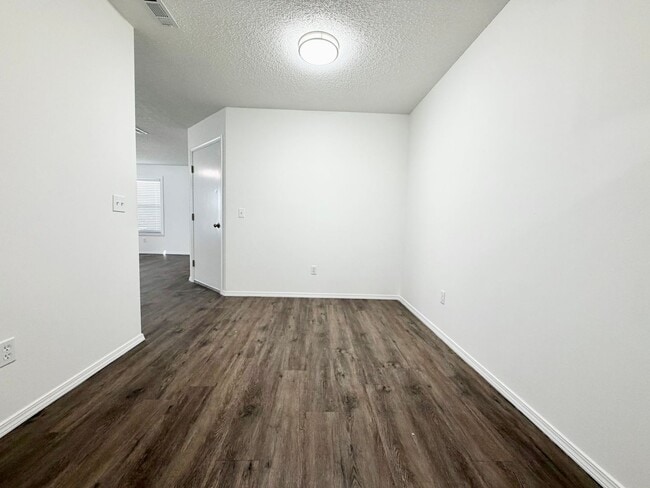 Building Photo - ***5905 B Sara Street***