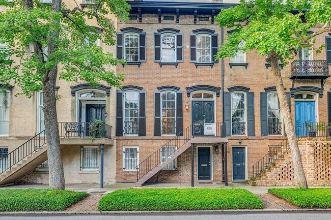 Building Photo - 1880 Historic Townhouse in the Heart of Do...