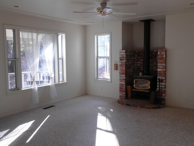 Foto del edificio - 4896 Chateau Way