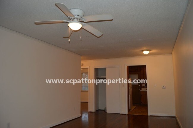 Building Photo - Forest Acres Duplex
