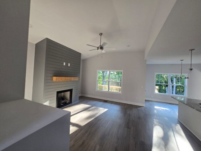 Building Photo - 1 Month Free! New Construction Ruby Floor ...