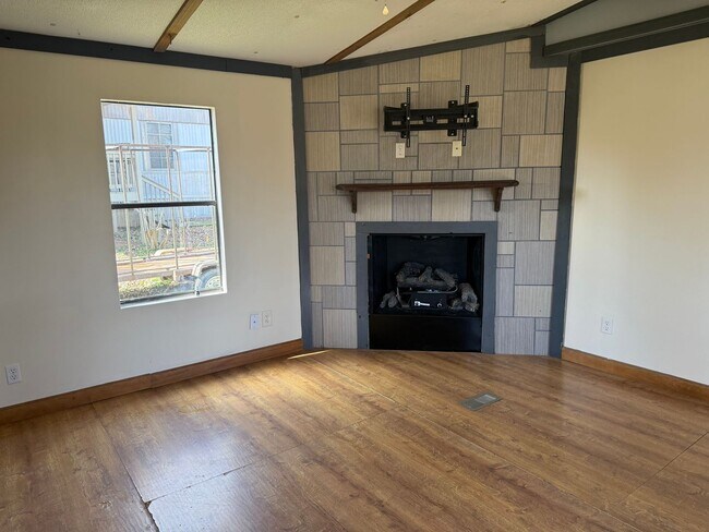 Building Photo - 3 Bedroom Mobile Home in Pleasant Garden!