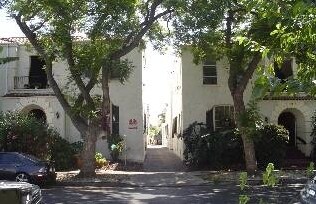 Foto del edificio - 414-418 Curson Ave