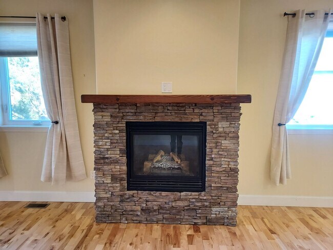 Foto del edificio - 3 bedroom 2 bath home in Manhattan