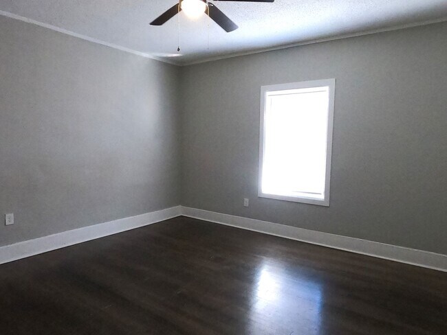 Building Photo - Very Nice Duplex in S. Memphis