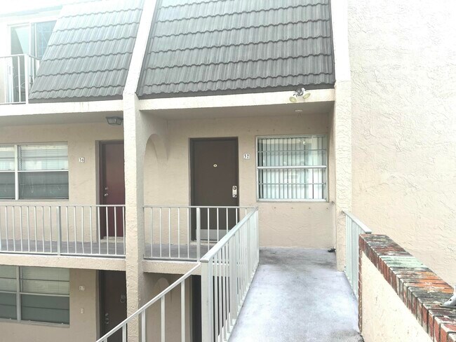 Building Photo - 1100 SE 4th Ave