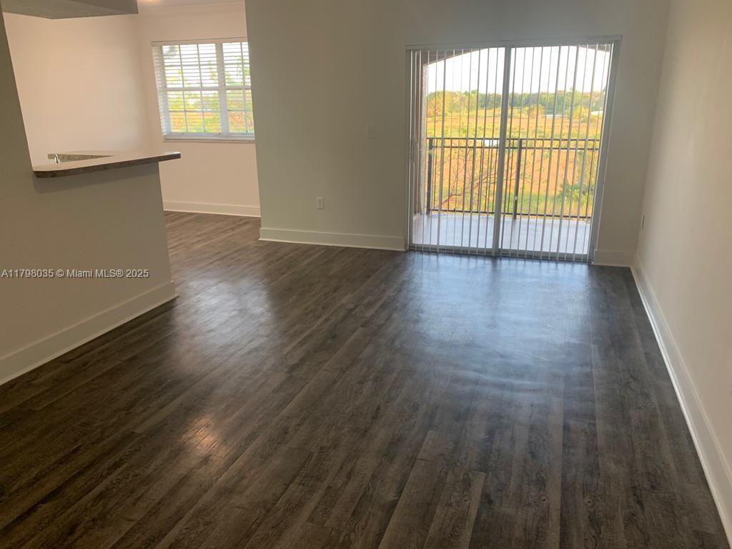Foto principal - 11650 SW 2nd St