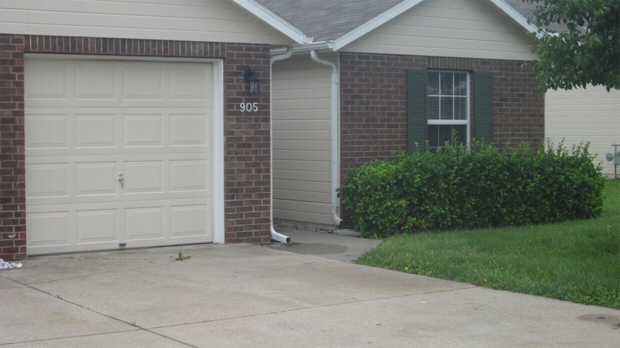 901 Walters Dr, Manhattan, KS 66502 Townhome Rentals in Manhattan KS