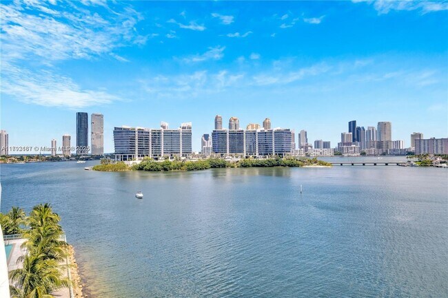 Foto del edificio - 3300 NE 188th St
