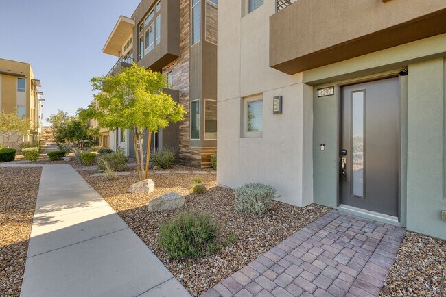Foto del edificio - 55 or Older - Guard Gated Community in Sum...