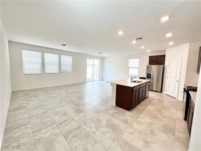 Building Photo - 7012 Sylmar Ave