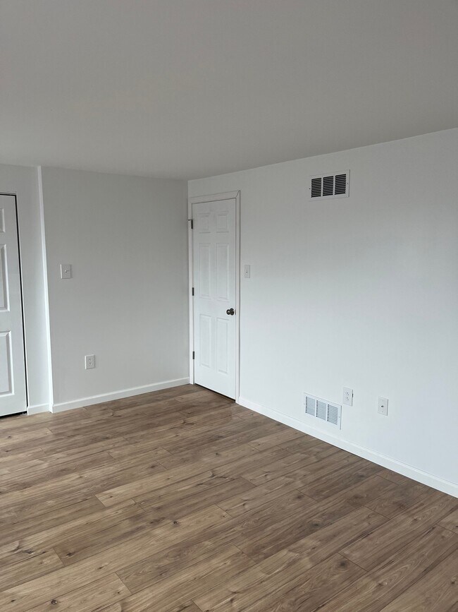 Building Photo - 1131 Harmony Rd