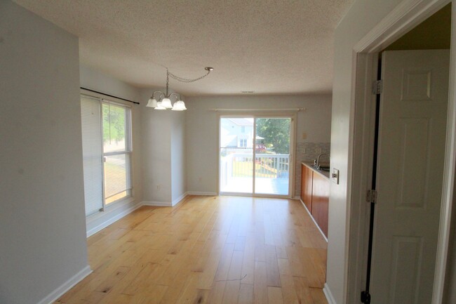 Foto del edificio - 869 Camelot Ln