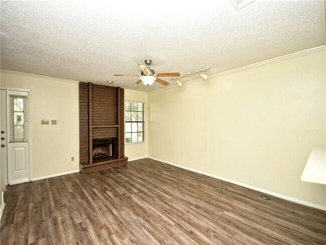 Foto del edificio - 8400 Jamestown Dr