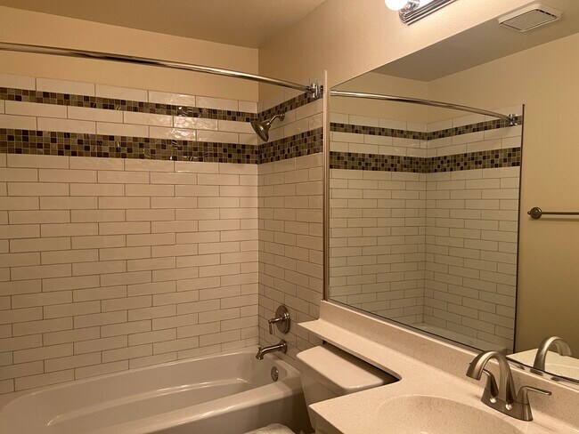 *Tiled Bathrooms - 271 E Bellevue Dr