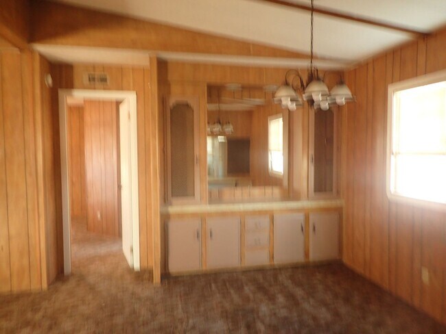 Building Photo - Country living