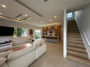 Building Photo - 2109 SW 18th Ave