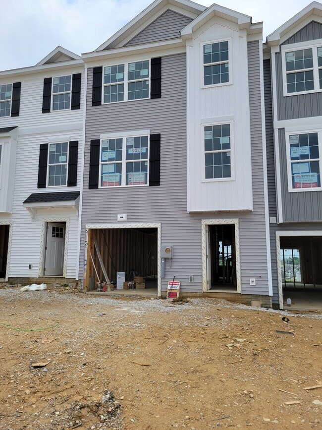 Building Photo - 4 Pacer Drive