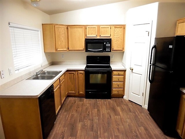 Building Photo - 46 E 2450 S