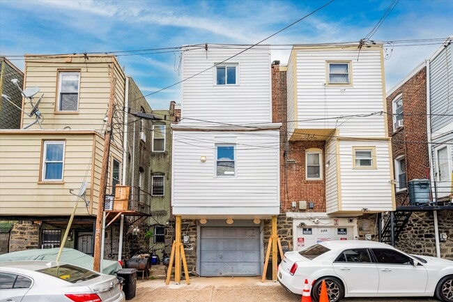 Building Photo - 5410 W Montgomery Ave