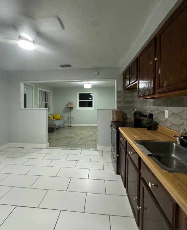 Foto del edificio - 711 E 129th Ave