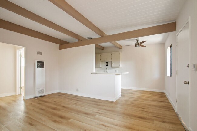 Building Photo - 1433 Harvard in Santa Monica,steps to SM B...