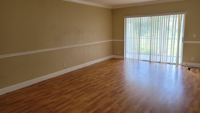 Building Photo - 1638 Embassy Dr