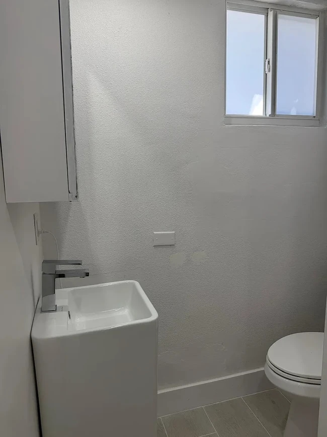 Building Photo - 14 Sunset Rd