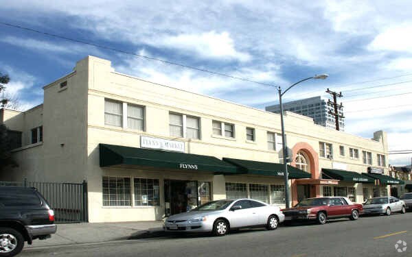 Building Photo - 375 W Doran St