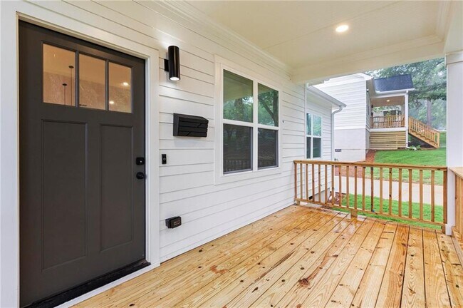 Foto del edificio - 122 Hilltop Dr SW