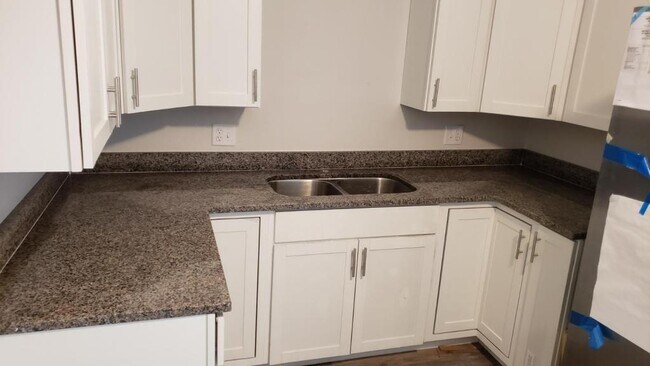 Foto del edificio - 5650 Swift Rd, Suite 240