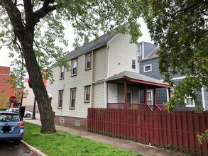 Building Photo - 2856 N Western Ave