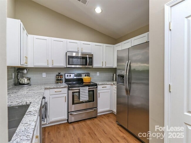 Building Photo - 7204 Michaels Landing Dr