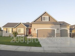 Building Photo - 611 N Kayden Way